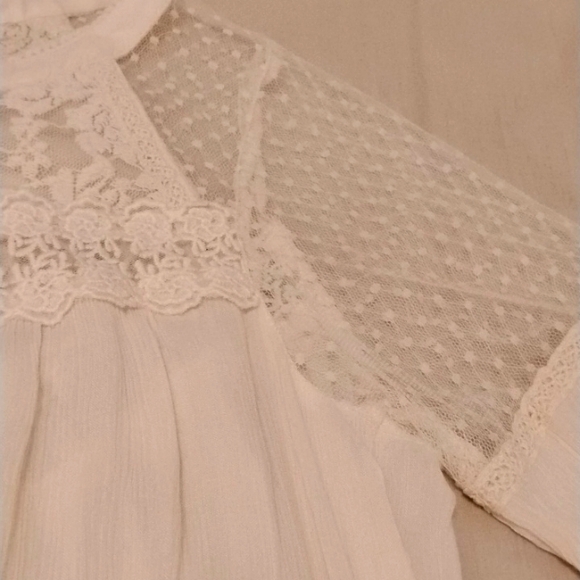 American Eagle Outfitters Lace Embroidered Buttoned Blouse Top Cream Size L NWT - Picture 5 of 5